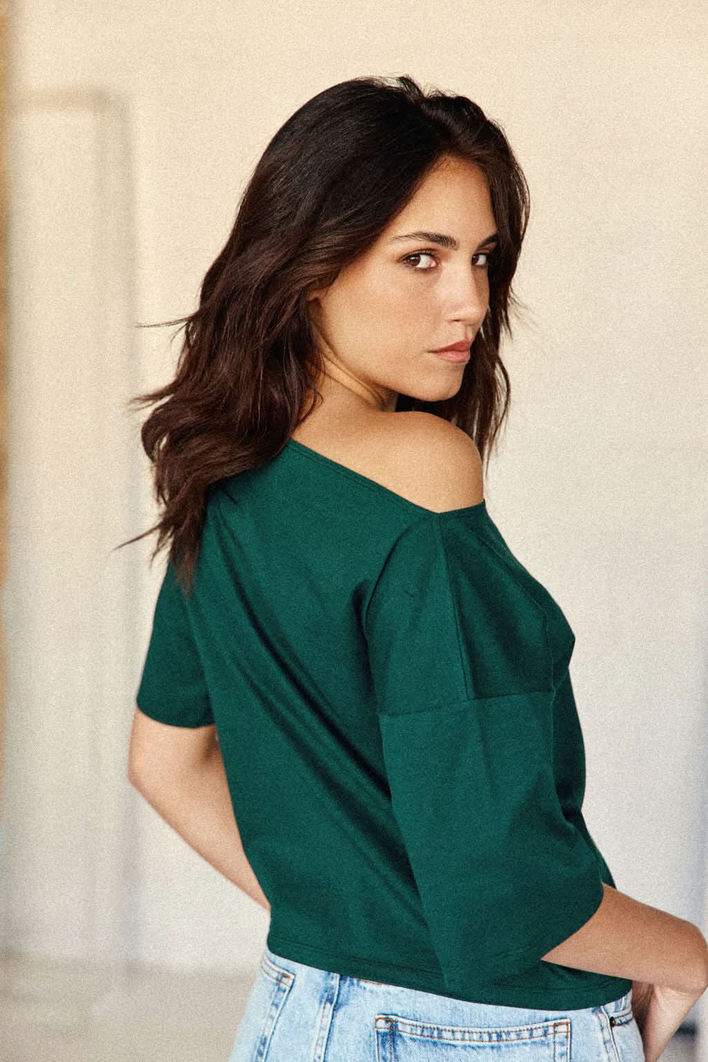 CLÉO - Image 6
